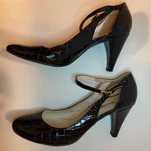 Sam & Libby Black Patent Pumps. Size 9.